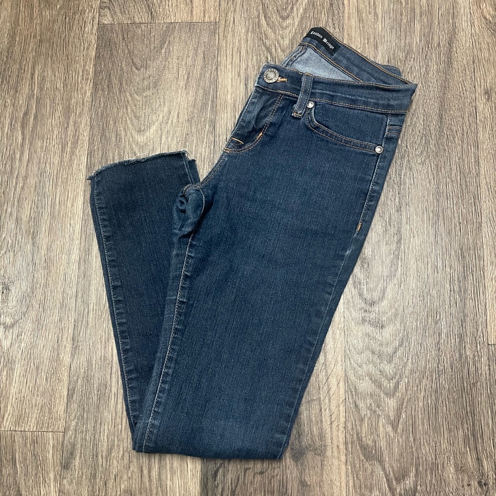 ✂️London Bridge Women’s Skinny Cut-Off Jeans